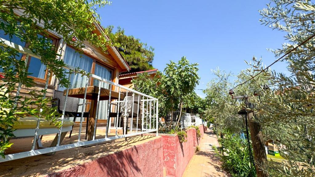 Gaia Bungalow Bed & Breakfast Ayvalik Luaran gambar