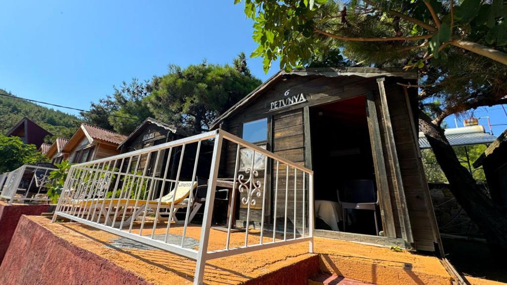 Gaia Bungalow Bed & Breakfast Ayvalik Luaran gambar